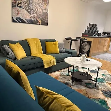 Entire Flat In Ealing Apartment London Exterior photo