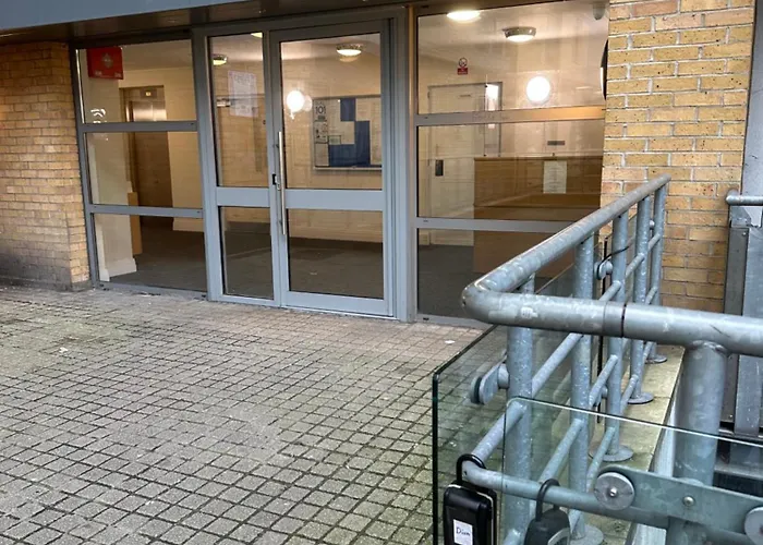 Entire Flat In Ealing